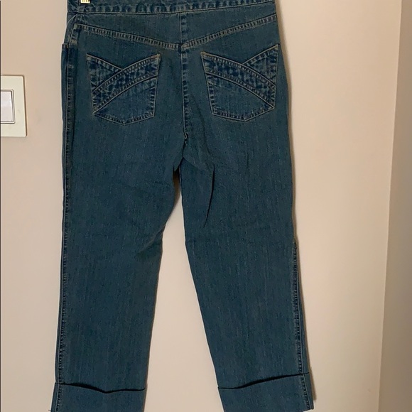 Cuffed Cropped jeans with lavender painted embellishments NWT - Picture 4 of 4